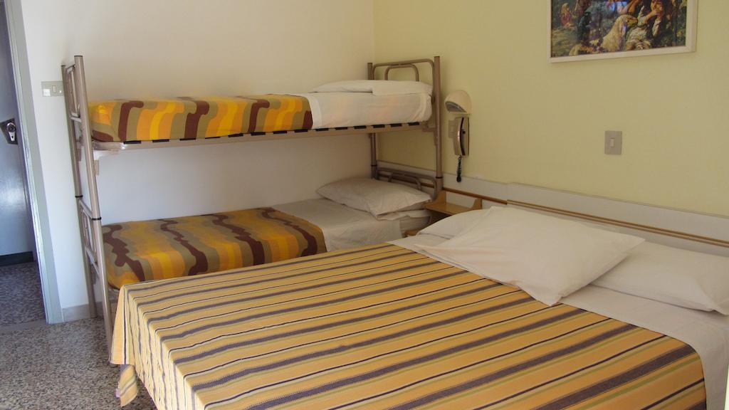 Hotel Toledo Rimini Room photo